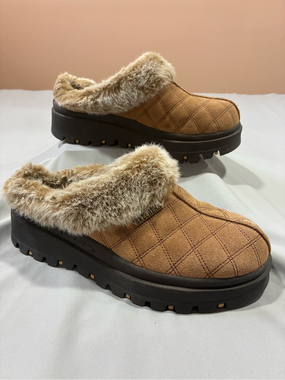 SKECHERS Women's Suede Faux Fur Lined Clog Slippers Brown Size 8.5 Comfort Cozy